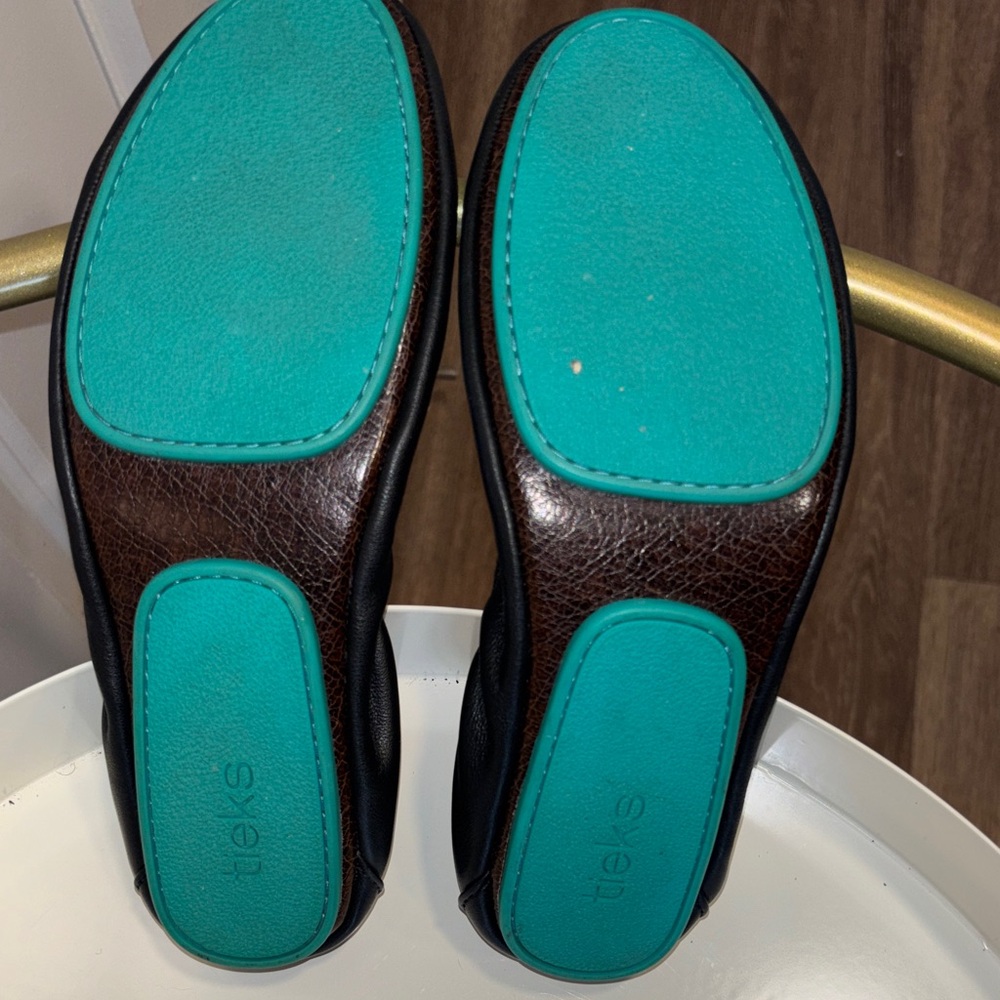 EUC Tieks Black Leather Foldable Ballet Flats - Picture 5 of 6
